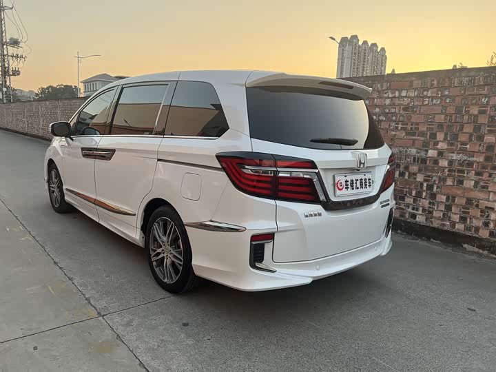 Фото 6 - Honda Elysion