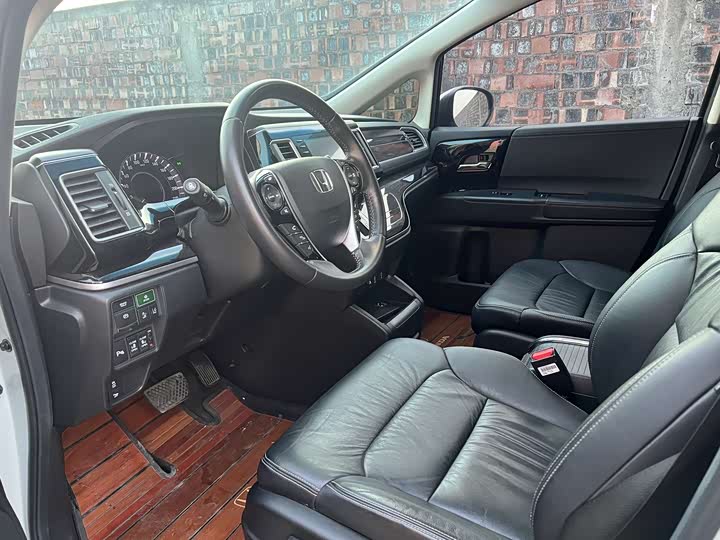 Фото 8 - Honda Elysion