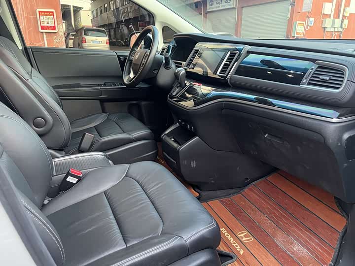 Фото 9 - Honda Elysion