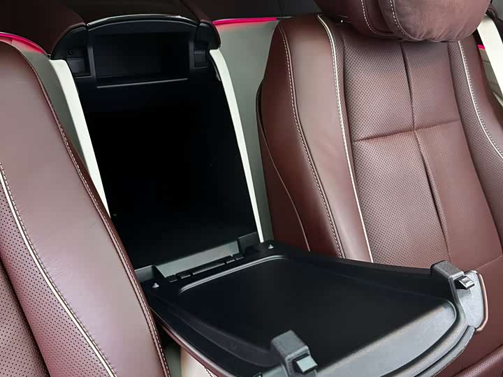 Фото 28 - Mercedes-Benz Maybach GLS