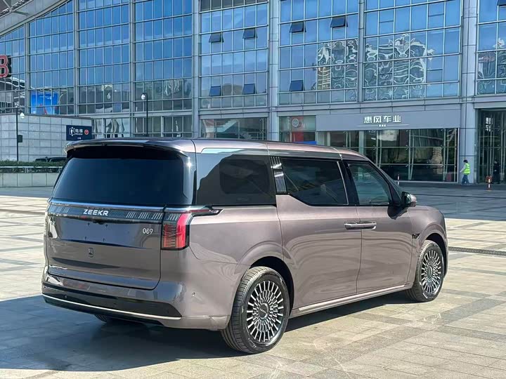 Фото 4 - Zeekr 009