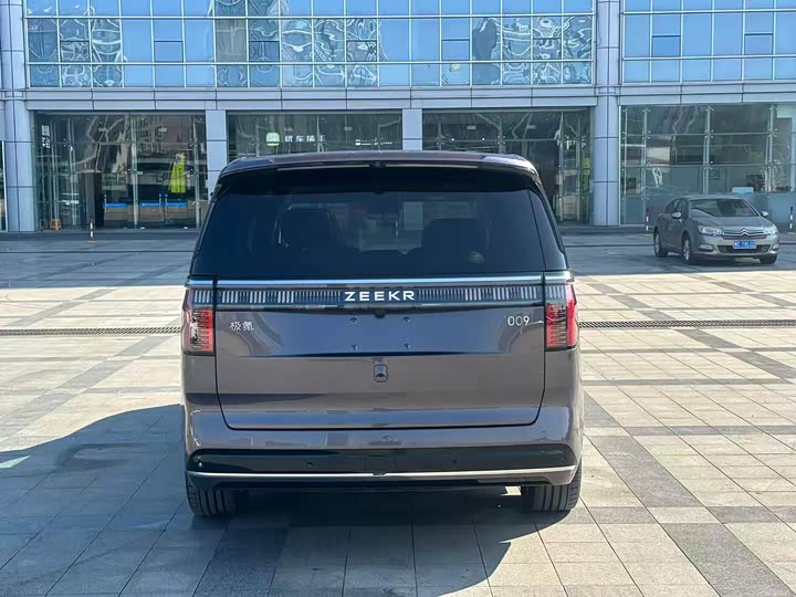 Фото 5 - Zeekr 009