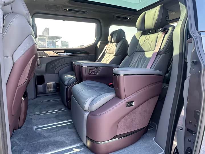 Фото 8 - Zeekr 009