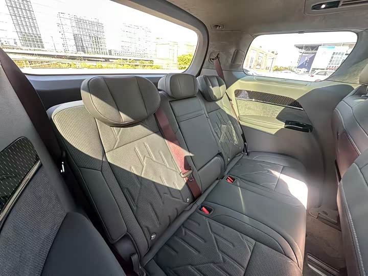 Фото 9 - Zeekr 009