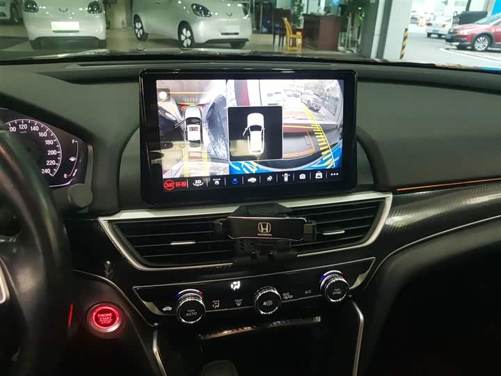 Фото 13 - Honda Accord