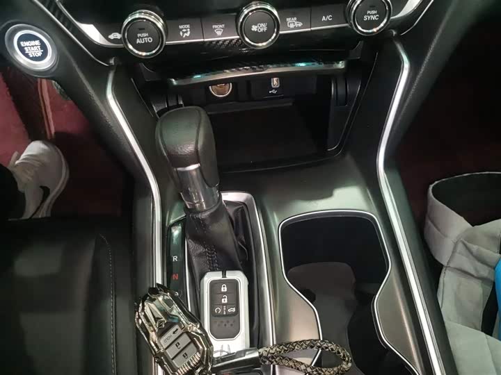 Фото 14 - Honda Accord