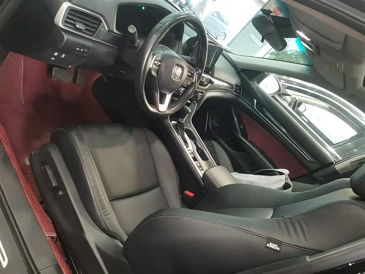 Фото 15 - Honda Accord