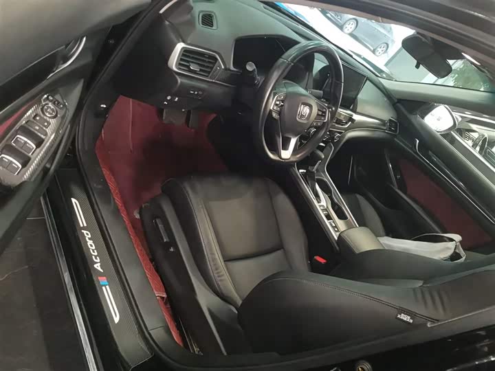 Фото 16 - Honda Accord