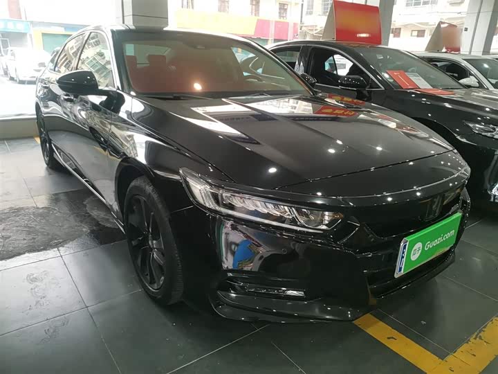 Фото 4 - Honda Accord