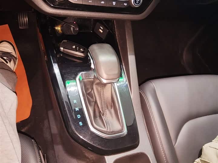 Фото 14 - Ford Escort