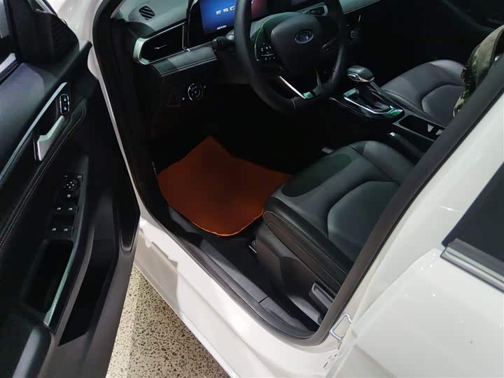 Фото 16 - Ford Escort