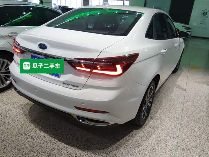 Фото 7 - Ford Escort