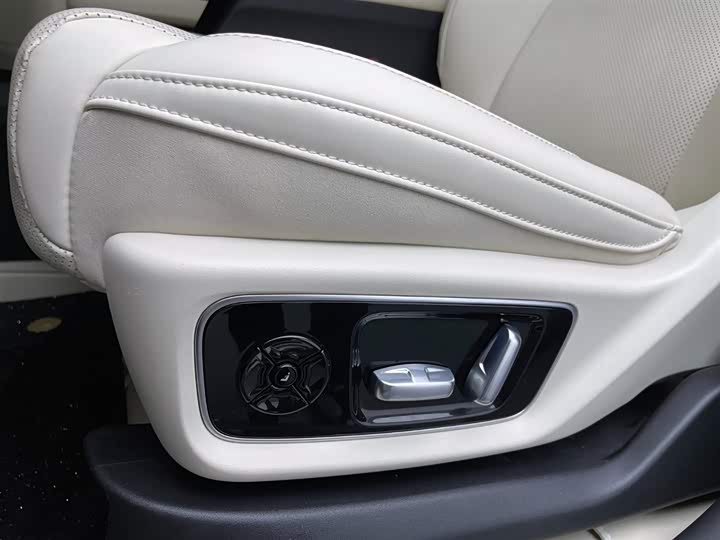 Фото 16 - LiXiang L7