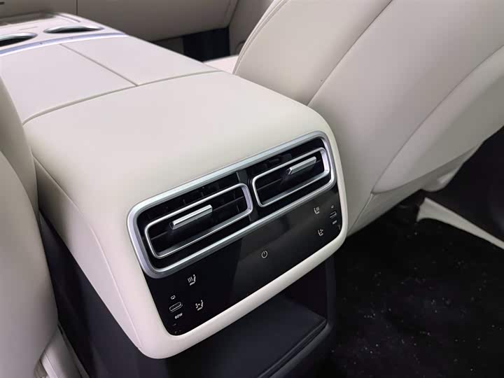 Фото 8 - LiXiang L7