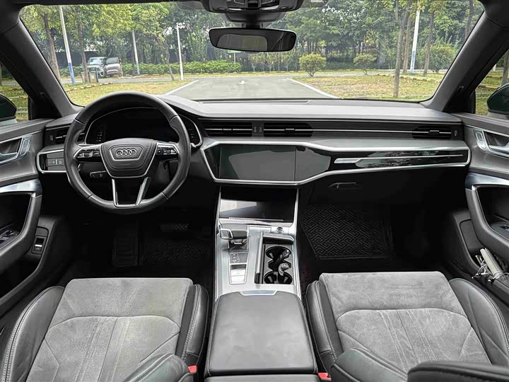 Фото 8 - Audi A6L