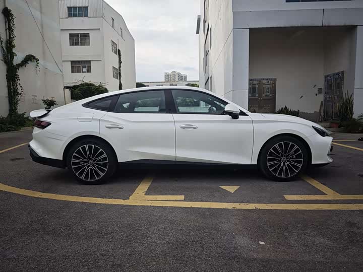 Фото 7 - MG Motor 7