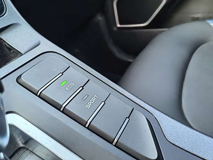 Фото 17 - Geely Emgrand GL