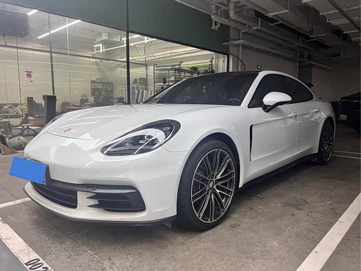 Фото 1 - Porsche Panamera