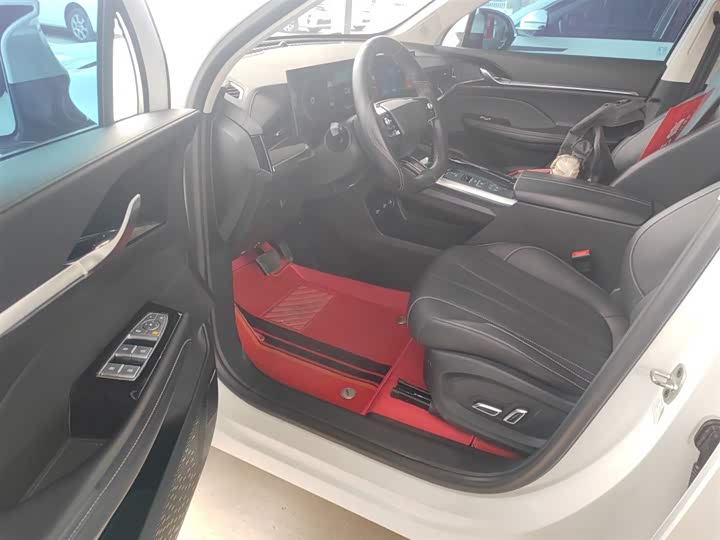 Фото 16 - Roewe RX5 Max