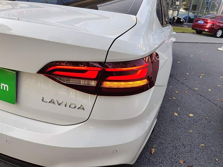 Фото 8 - Volkswagen Lavida