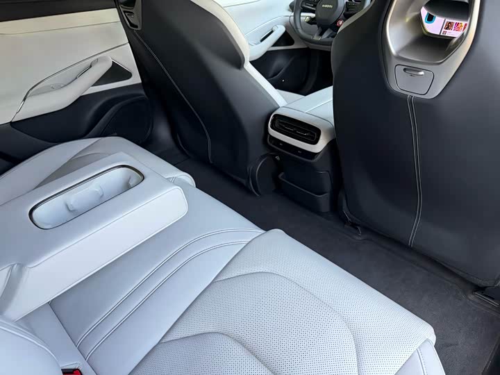 Фото 27 - Xiaomi SU7