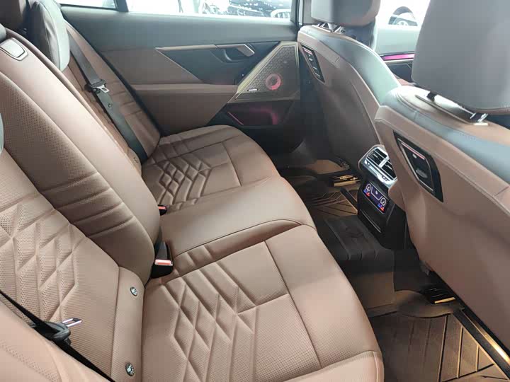 Фото 10 - BMW 5 Series