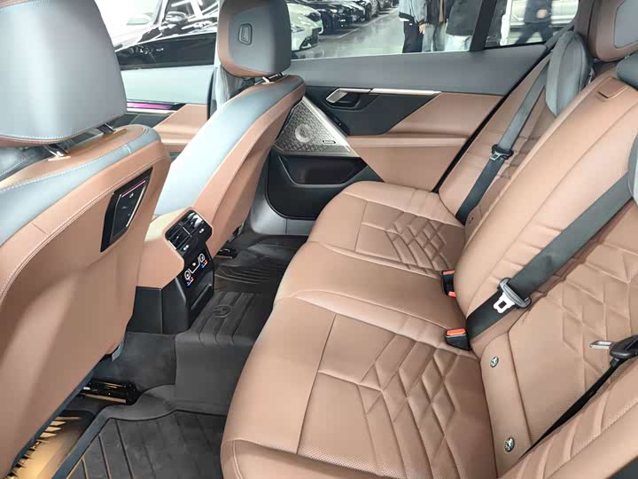 Фото 13 - BMW 5 Series