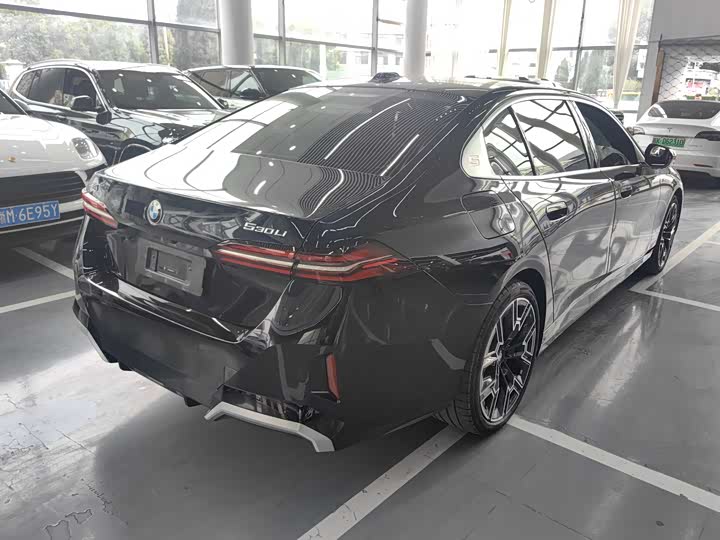 Фото 15 - BMW 5 Series