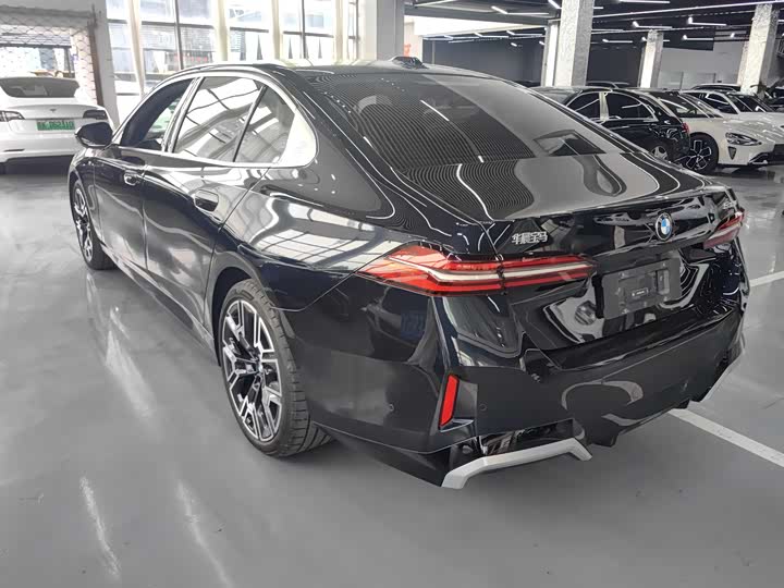 Фото 16 - BMW 5 Series