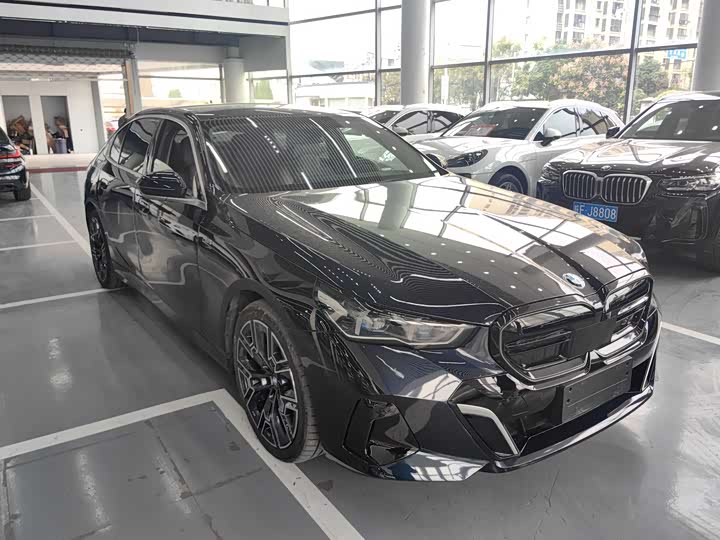 Фото 3 - BMW 5 Series