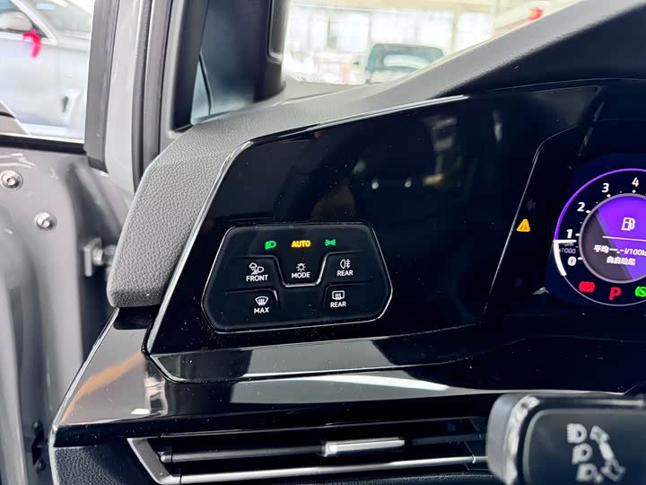 Фото 12 - Volkswagen Golf