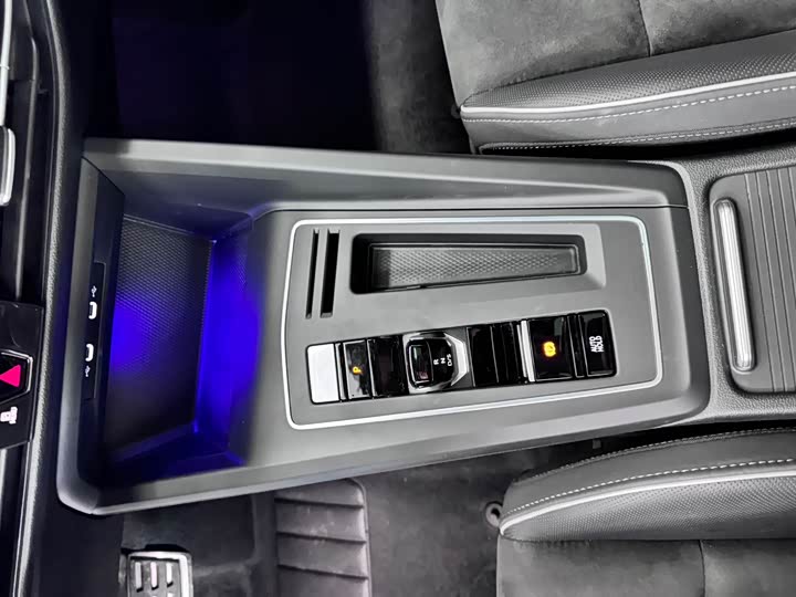 Фото 13 - Volkswagen Golf