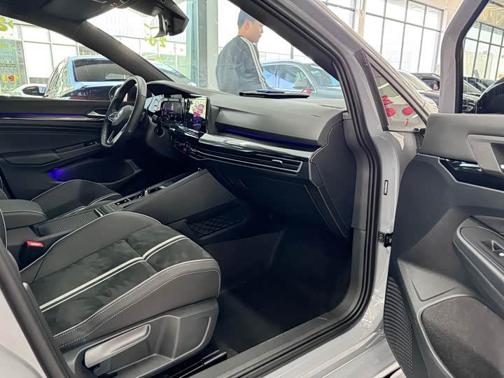 Фото 14 - Volkswagen Golf