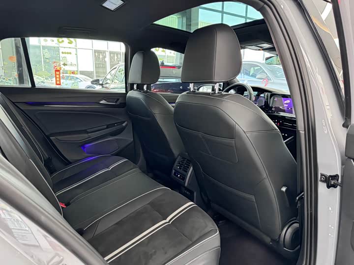 Фото 15 - Volkswagen Golf