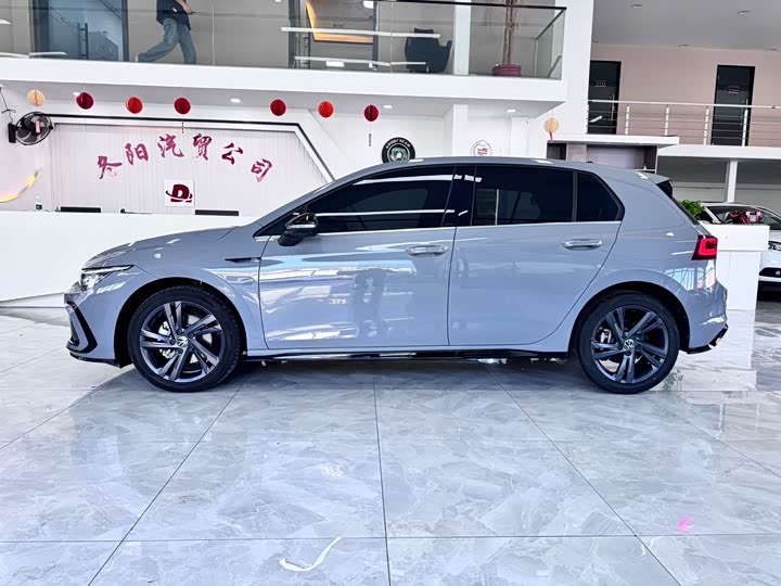 Фото 3 - Volkswagen Golf