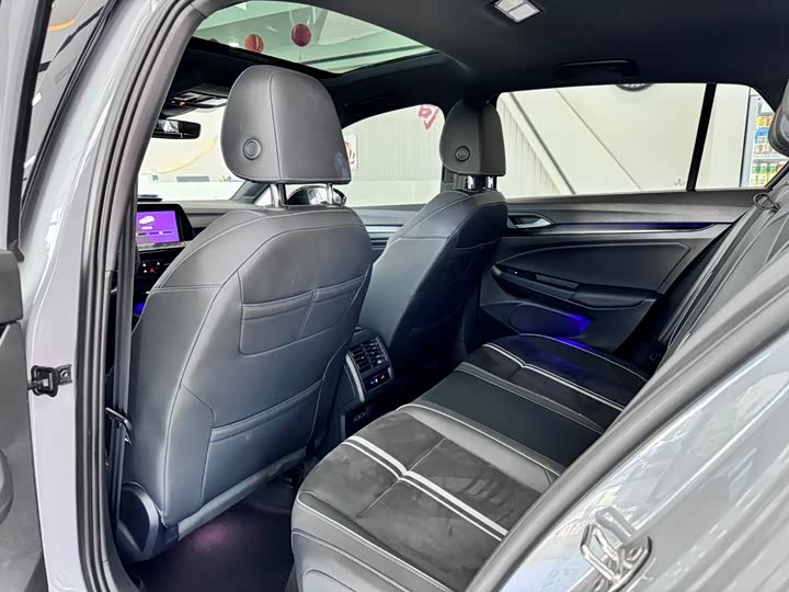 Фото 7 - Volkswagen Golf