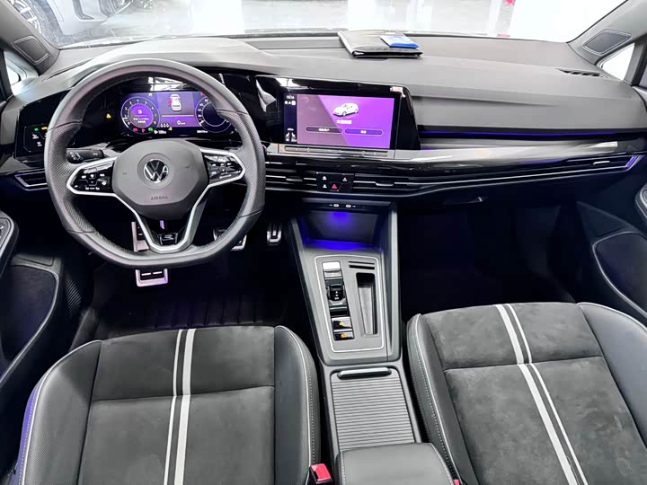 Фото 8 - Volkswagen Golf