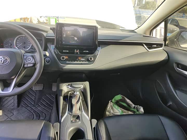 Фото 13 - Toyota Corolla