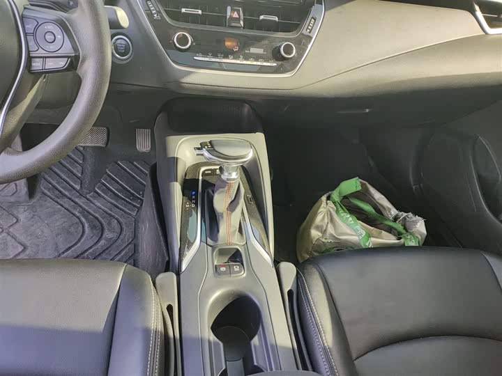 Фото 14 - Toyota Corolla