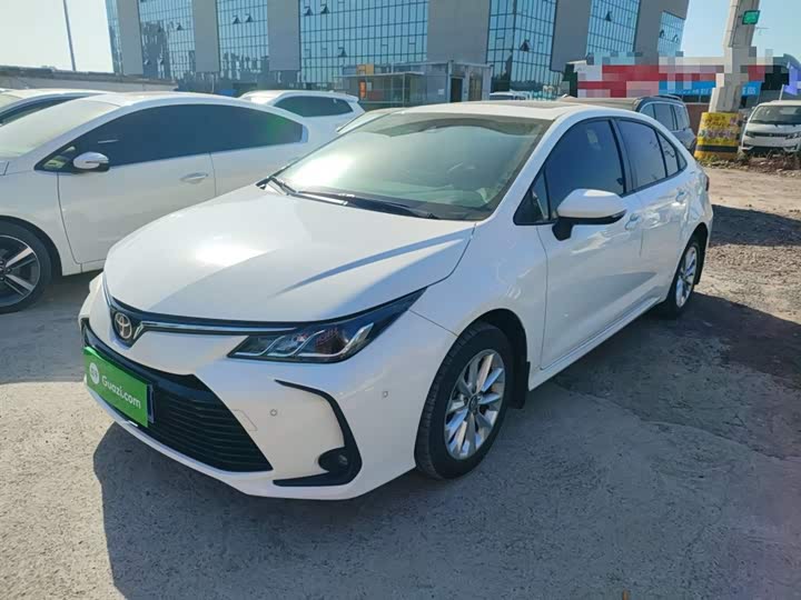 Фото 2 - Toyota Corolla