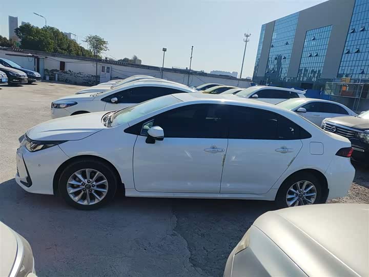 Фото 5 - Toyota Corolla