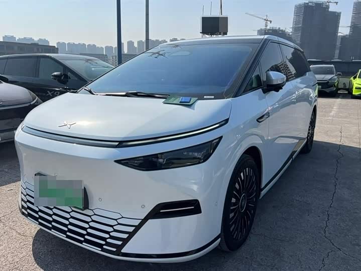 Фото 1 - XPeng X9