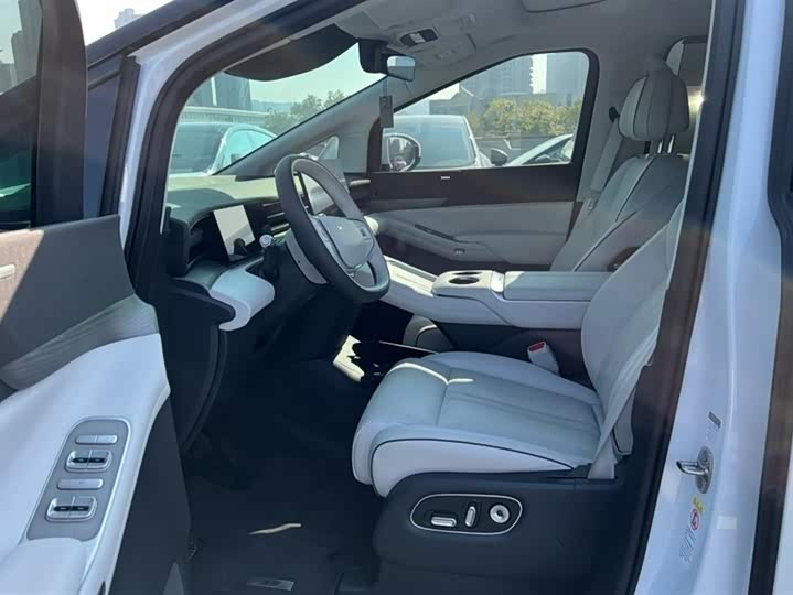 Фото 6 - XPeng X9