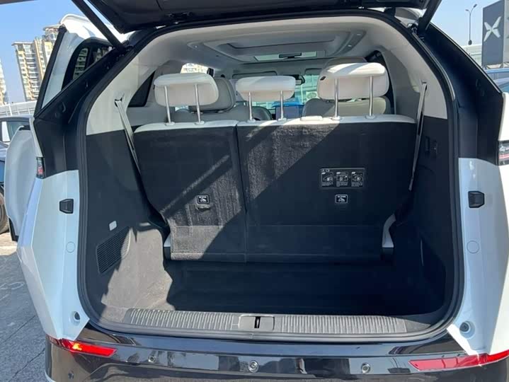 Фото 9 - XPeng X9