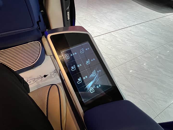 Фото 18 - Mercedes-Benz Vito