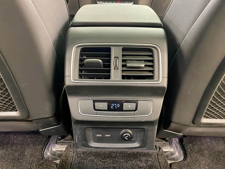 Фото 13 - Audi Q5L