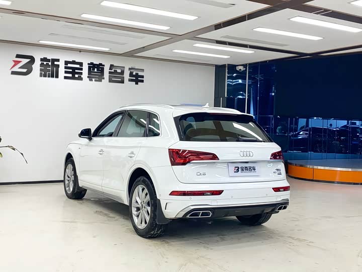 Фото 19 - Audi Q5L