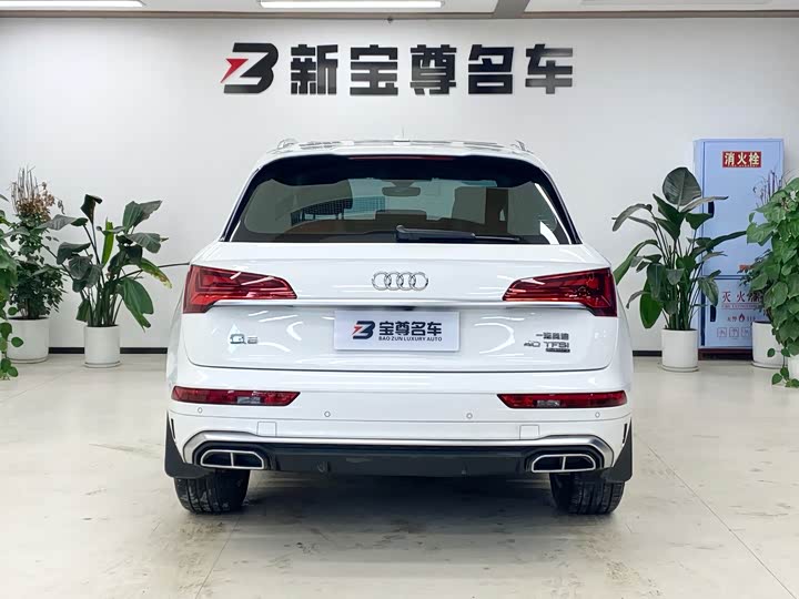 Фото 21 - Audi Q5L