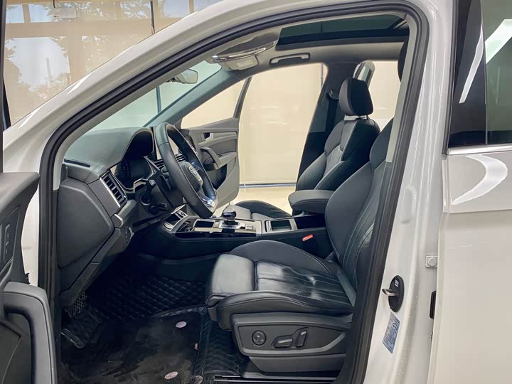 Фото 5 - Audi Q5L