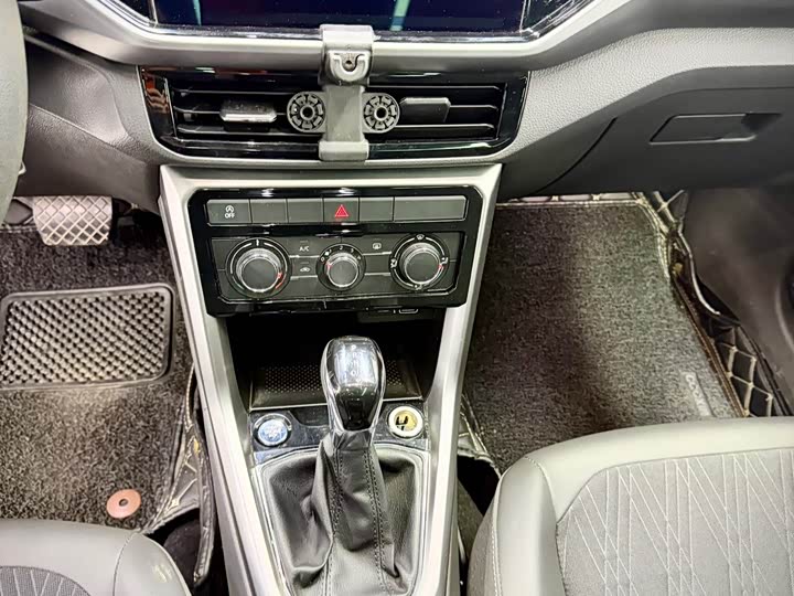 Фото 14 - Volkswagen T-Cross